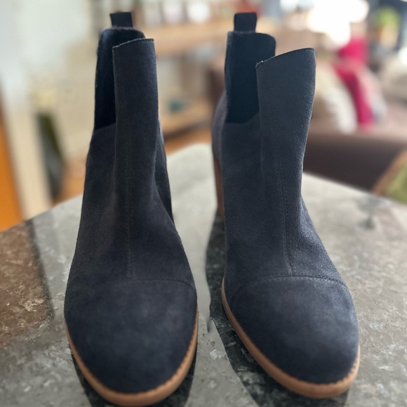 TOM’s | Like NEW Everly Navy Suede Ankle Boots Size 9.5 - Picture 7 of 8